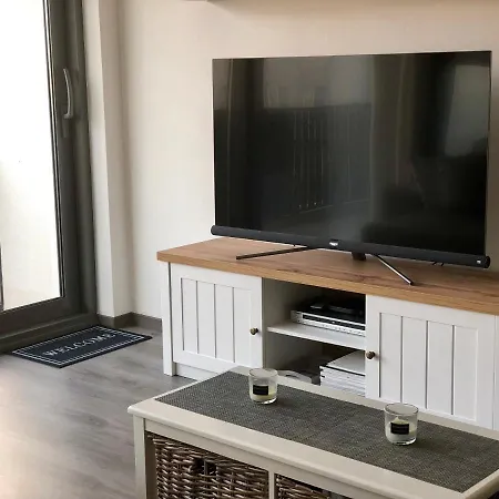 Crystal - Pool & אוסטנדה